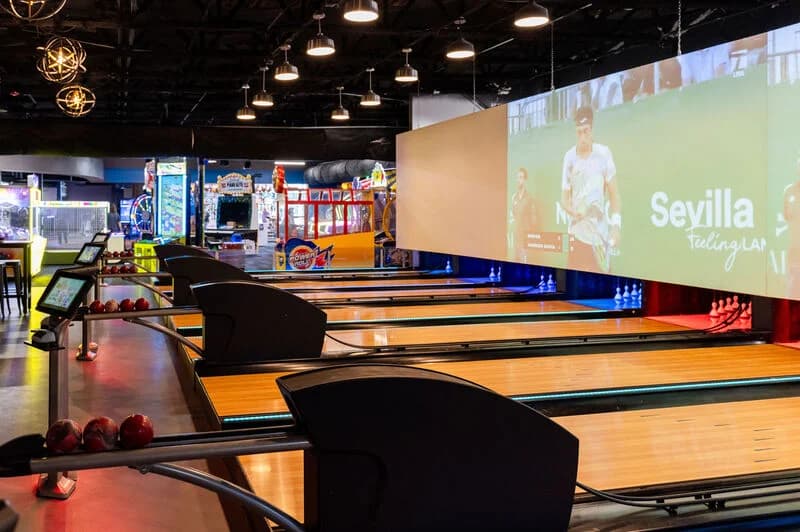 DUCKPIN BOWLING